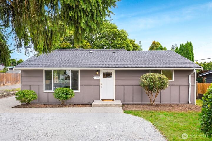 Property Photo:  1007  Alice Avenue  WA 98290 
