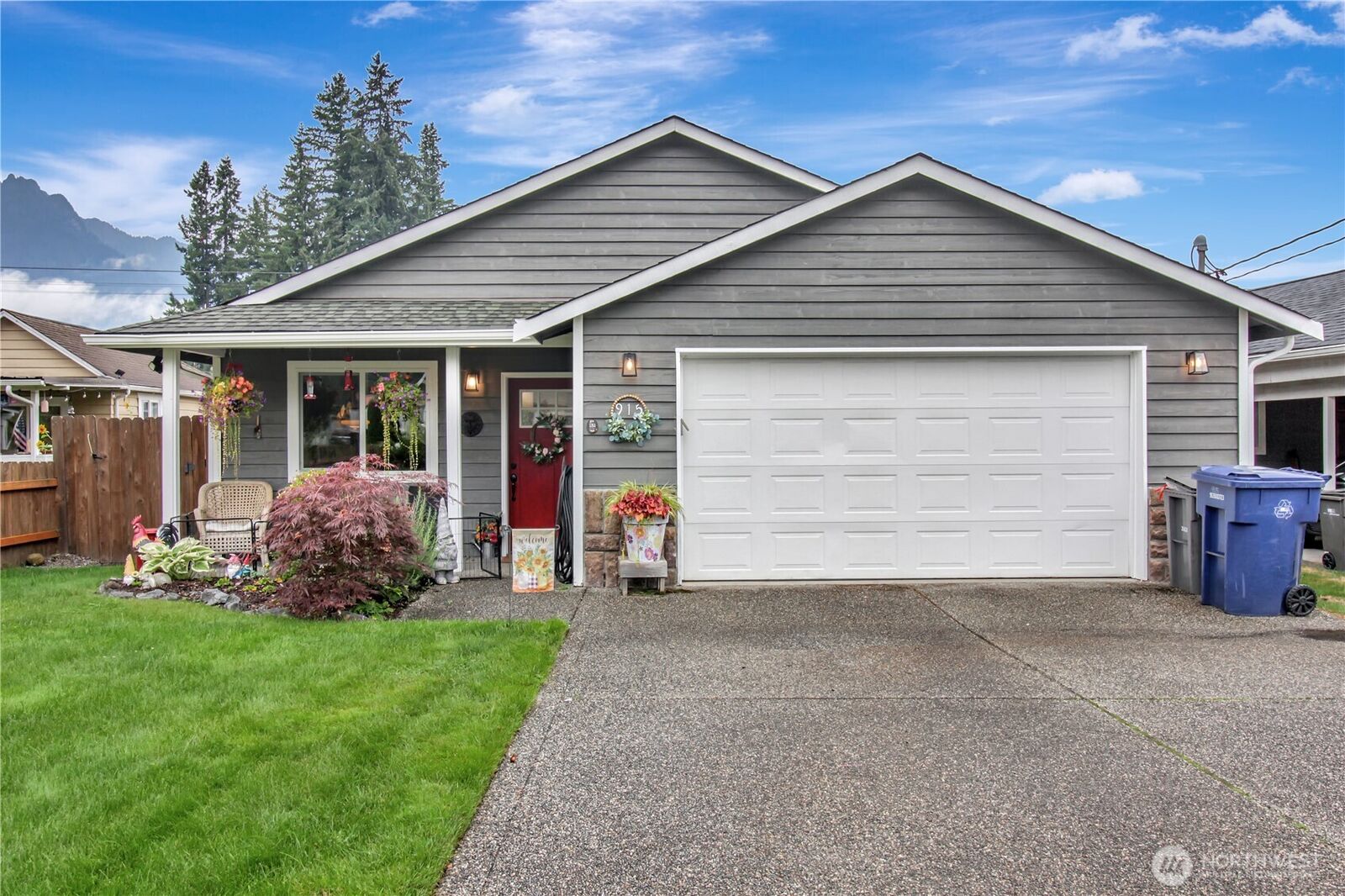Property Photo: 915 Givens Avenue WA 98241