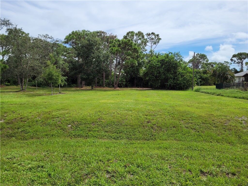 Property Photo:  11126 Mulberry Street  FL 32958 