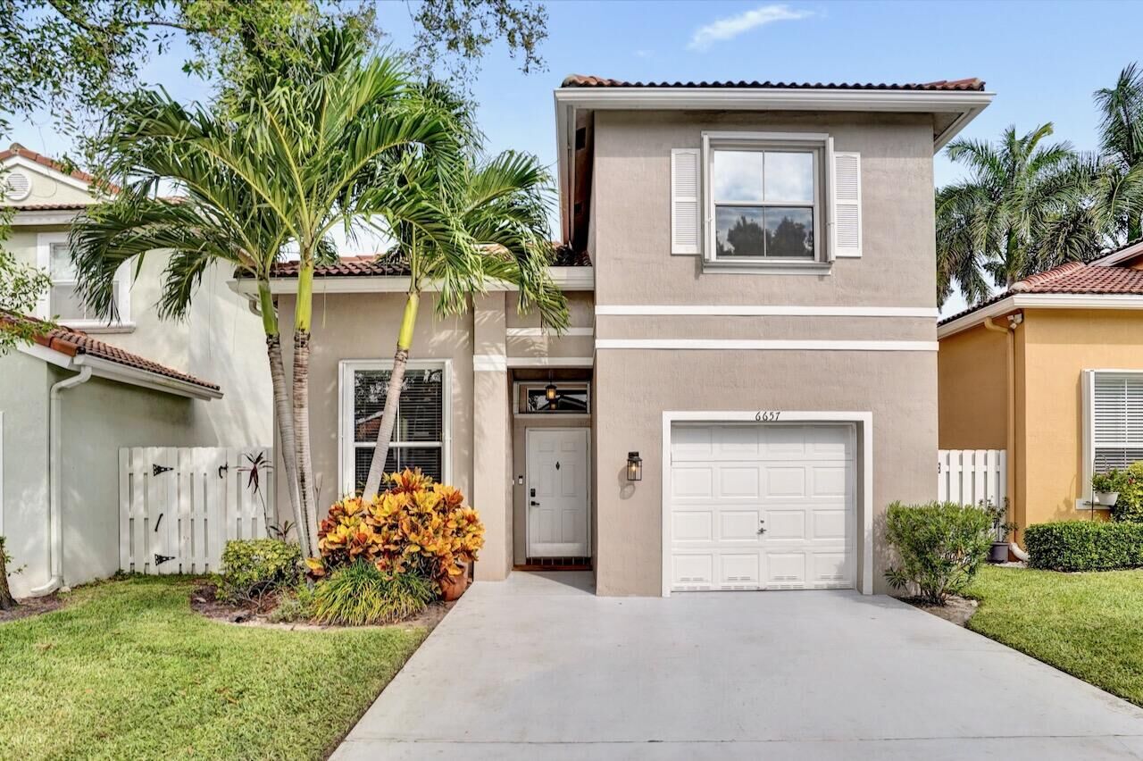 Property Photo: 6657 Green Island Circle FL 33463