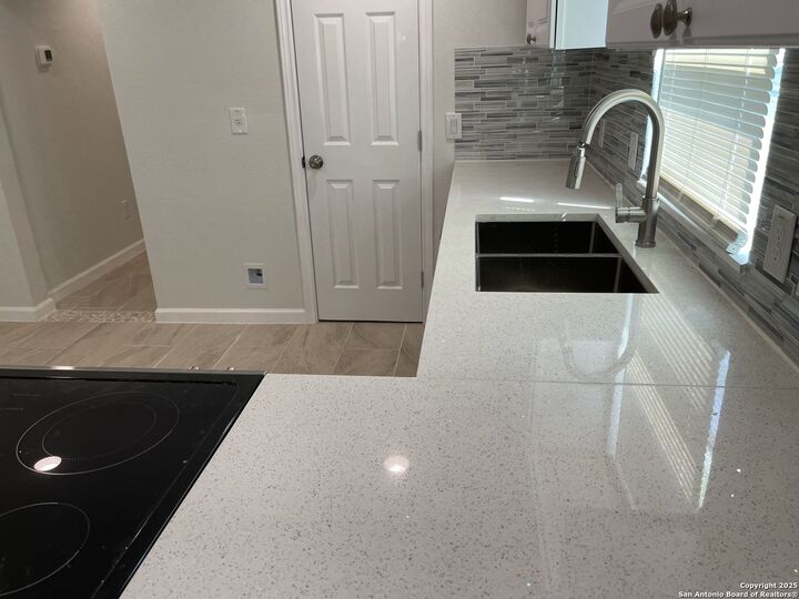 Property Photo: 629 S Gevers TX 78203