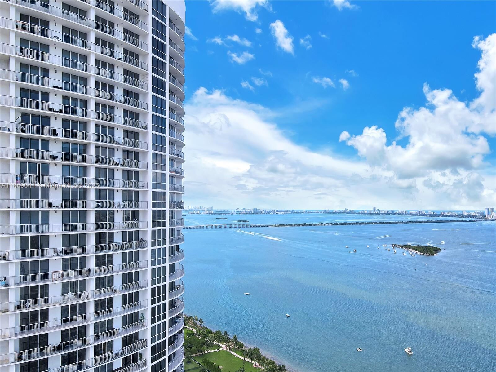 Property Photo:  1750 N Bayshore Dr 4504  FL 33132 
