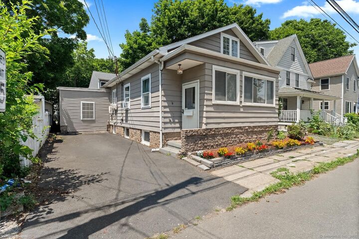 Property Photo:  9 Willow Street  CT 06460 