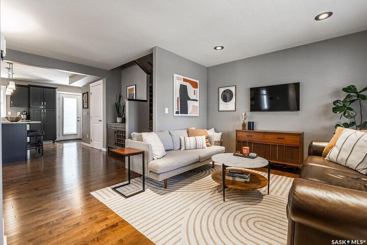 Property Photo: 522 Stonebridge Common SK S7T 1C8