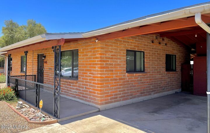 Property Photo: 1526 W Windsor Street AZ 85705