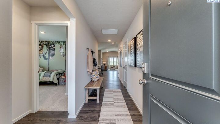 Property Photo: 6014 Road 114 WA 99301