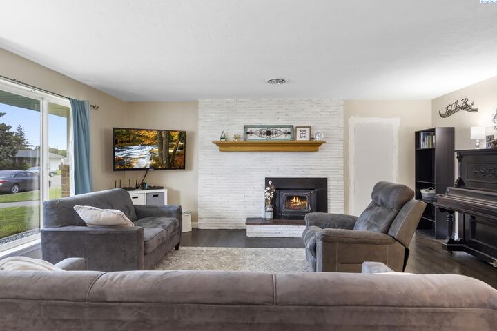 Property Photo:  1610 Goethals Dr.  WA 99354 