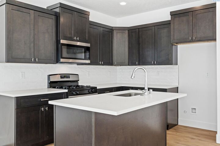1140 S Underwood Pl  Kennewick WA 99337 photo