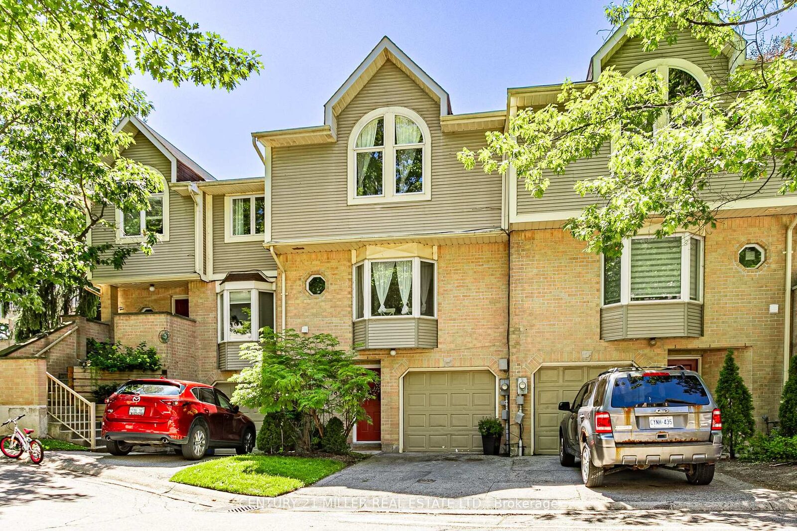 Property Photo: 9 Ailsa Place 16 ON N5Z 4Z6