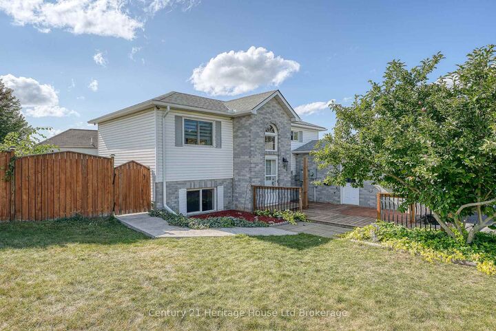 Property Photo: 50 Pebble Beach Court ON N4S 8X2
