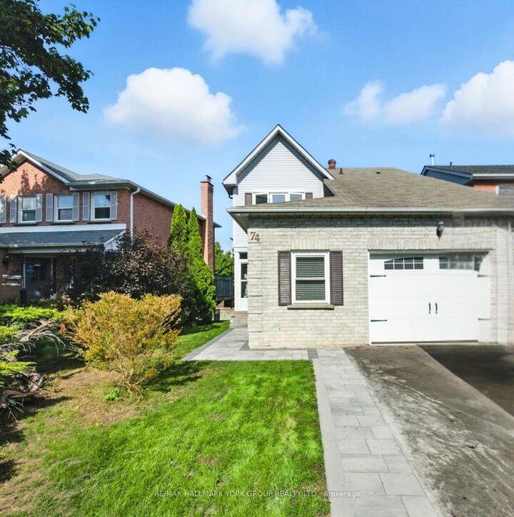 Photo de la propriété: 74 Bornholm Drive ON M1C 4N2