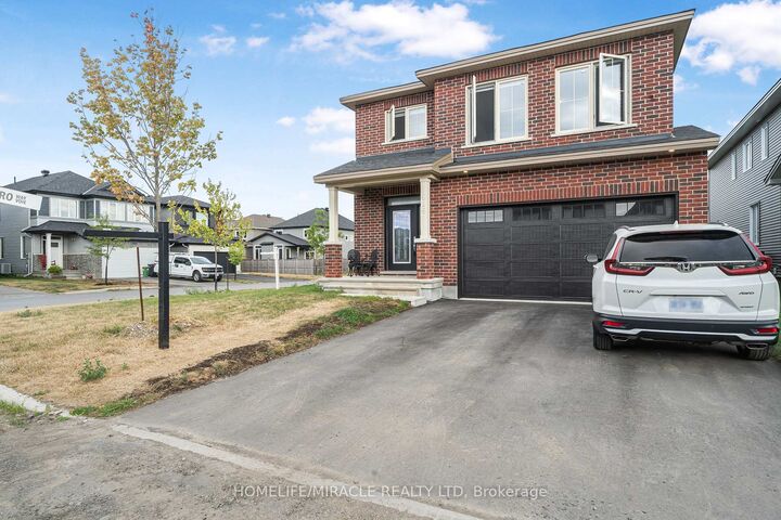 Property Photo: 896 Sendero Way ON K2S 2W8