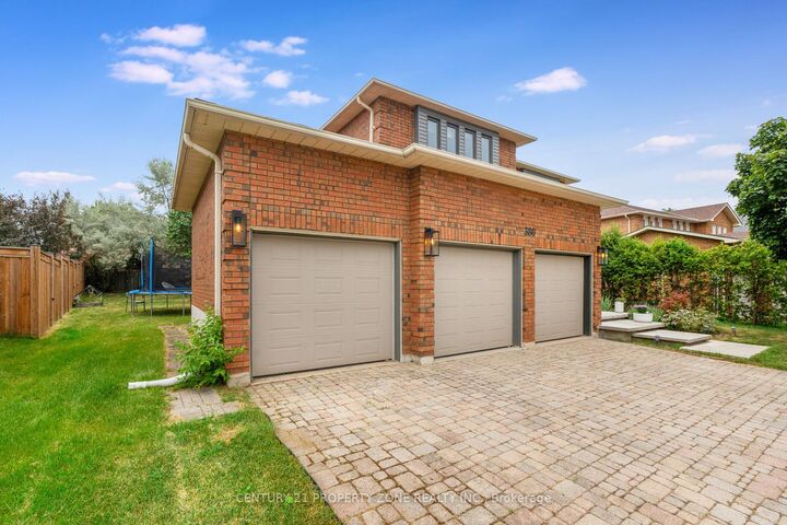 Property Photo: 380 Summerchase Drive ON L6H 5T7