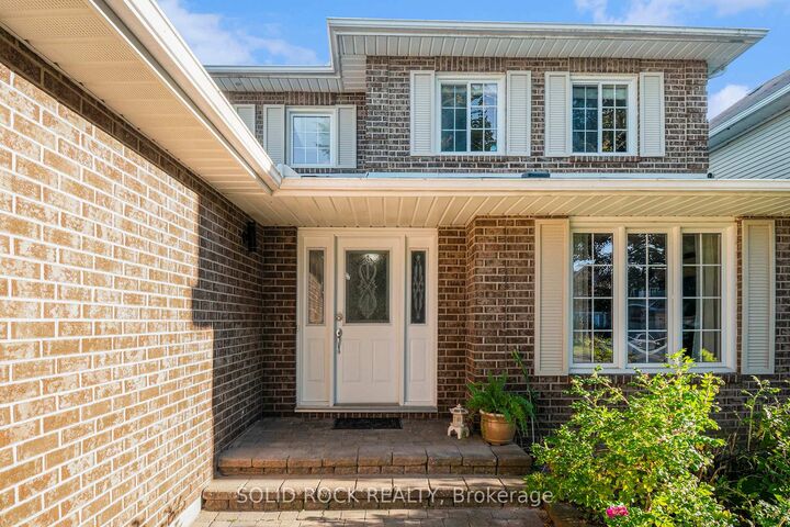 Photo de la propriété: 1674 Sansonnet Street S ON K1C 5Y6