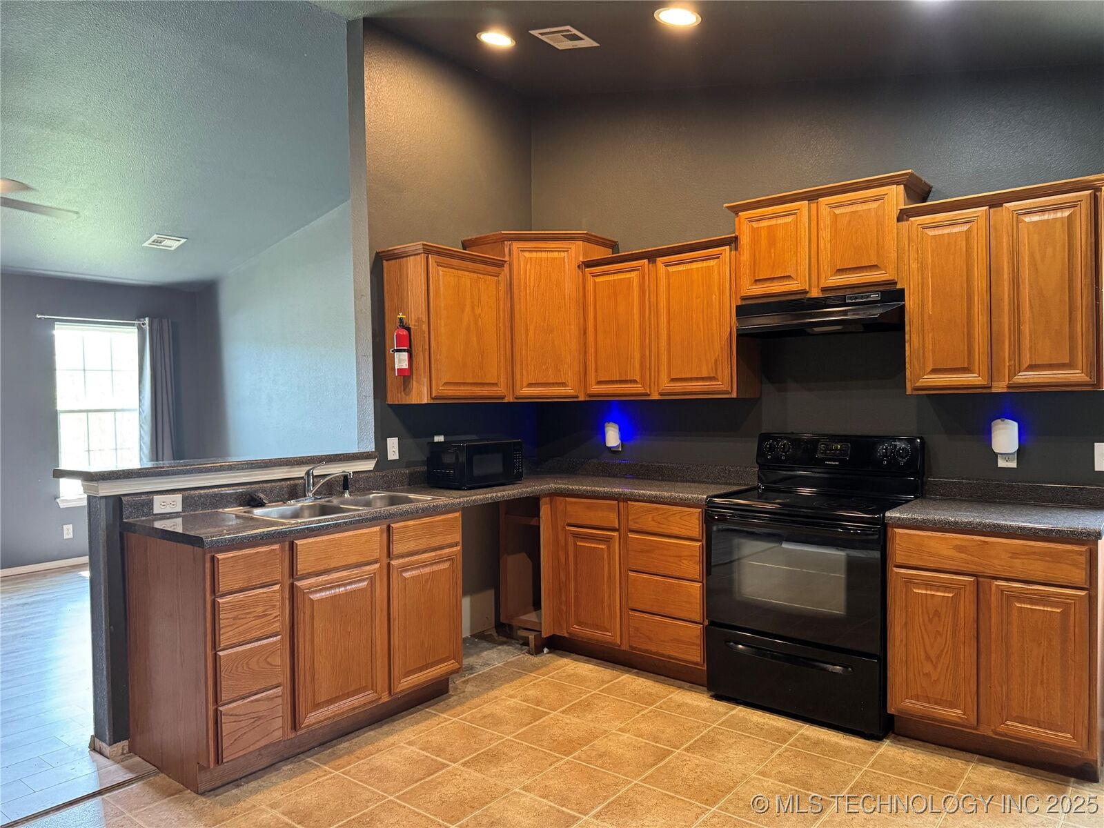 Property Photo:  41 W Fairlane Court  OK 74066 