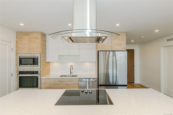 Property Photo: 1628 Store St 902 BC V8W 0H1