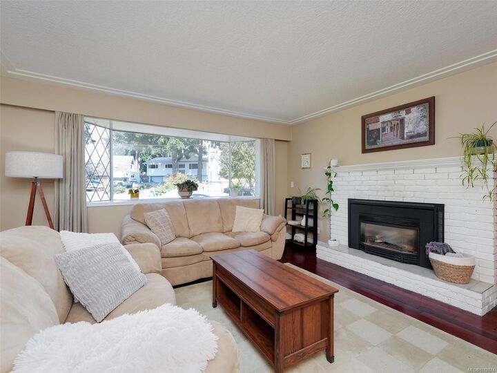 Property Photo:  537 Fargo Pl  BC V9C 2L9 