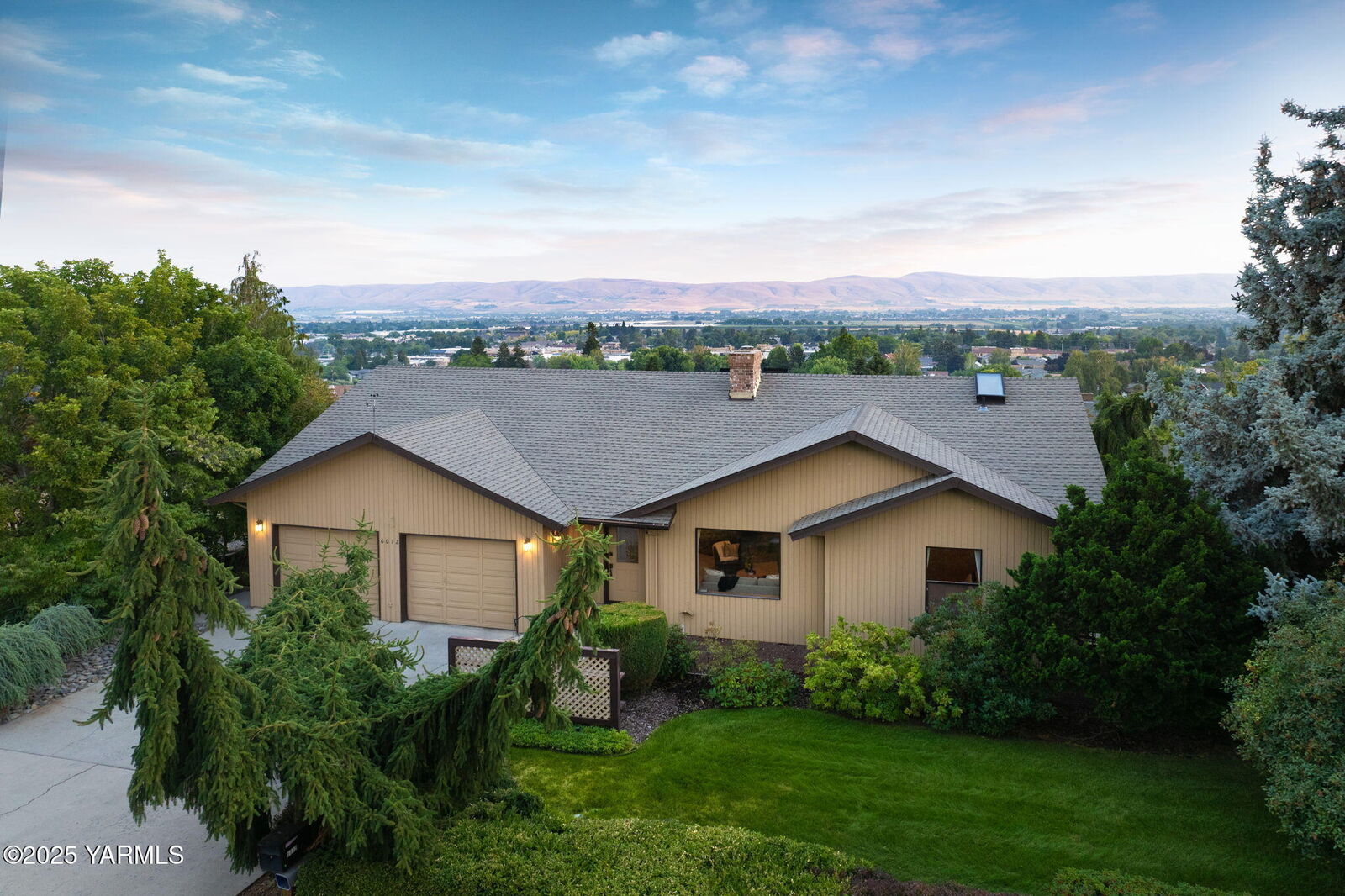 Property Photo: 6012 Englewood Ave WA 98908