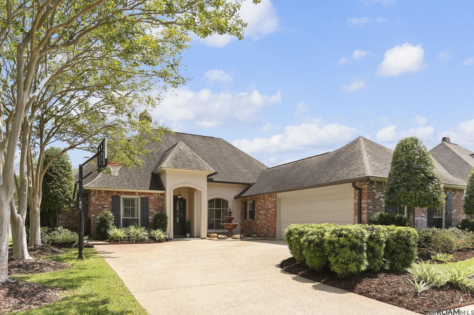 Property Photo: 8525 Glenfield Dr LA 70809