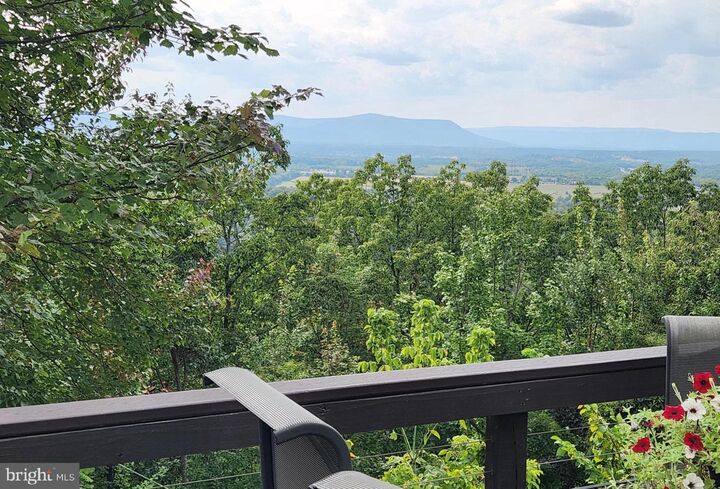 Property Photo: 1195 Applewood Drive VA 22630