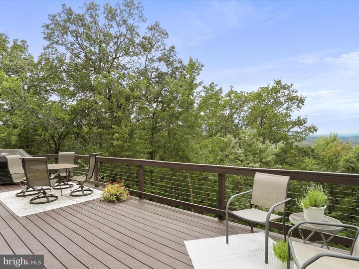 Property Photo: 1195 Applewood Drive VA 22630