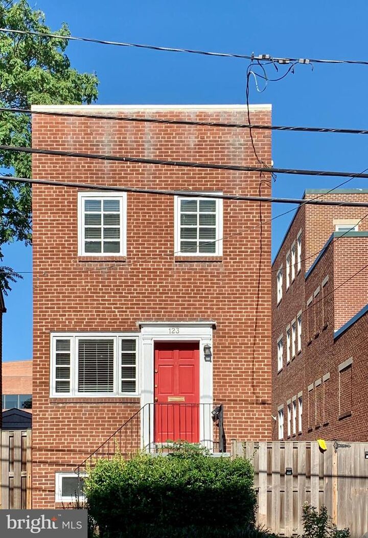Property Photo:  123 S West Street  VA 22314 