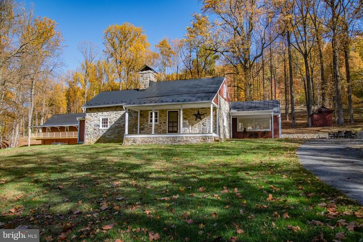 Property Photo:  36697 Heskett Lane  VA 20132