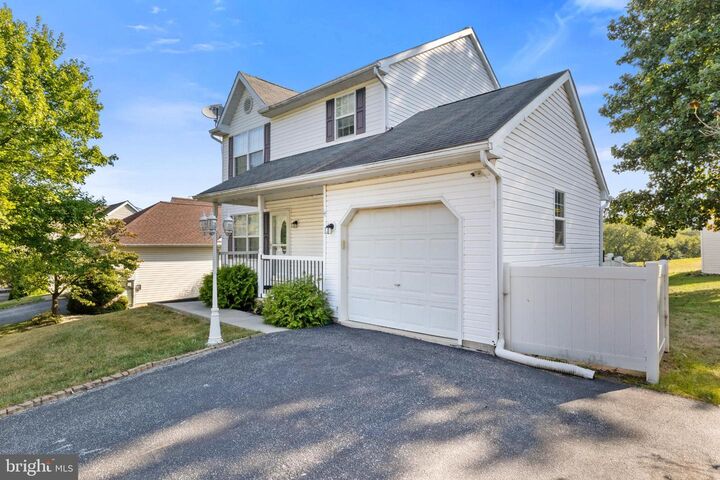 Property Photo:  732 Blossom Hill Lane  PA 17313 