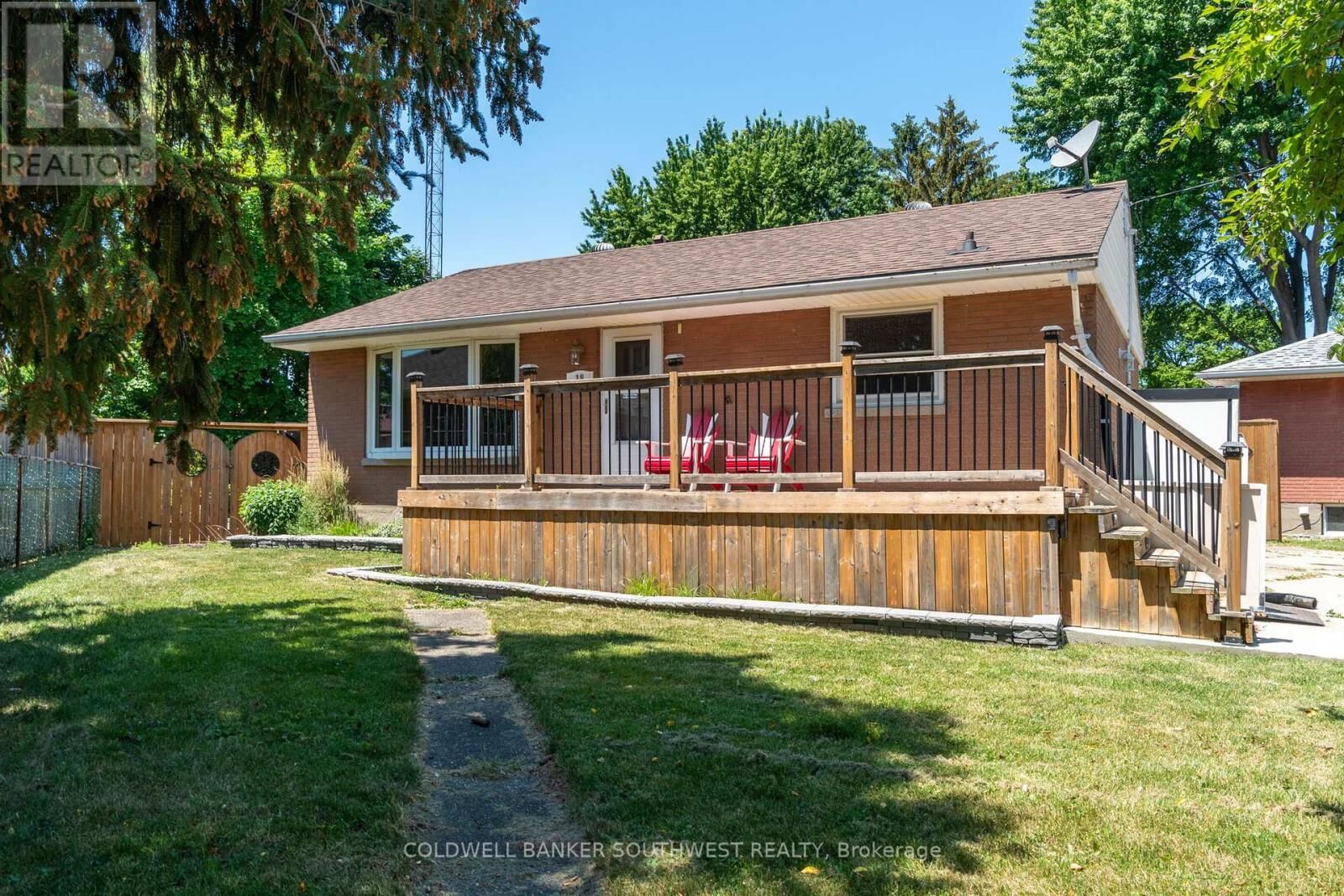 Property Photo: 18 Tweedsmuir Avenue ON N7S 2R8