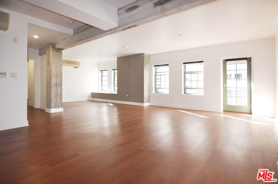 Property Photo:  416 S Spring St  CA 90013 