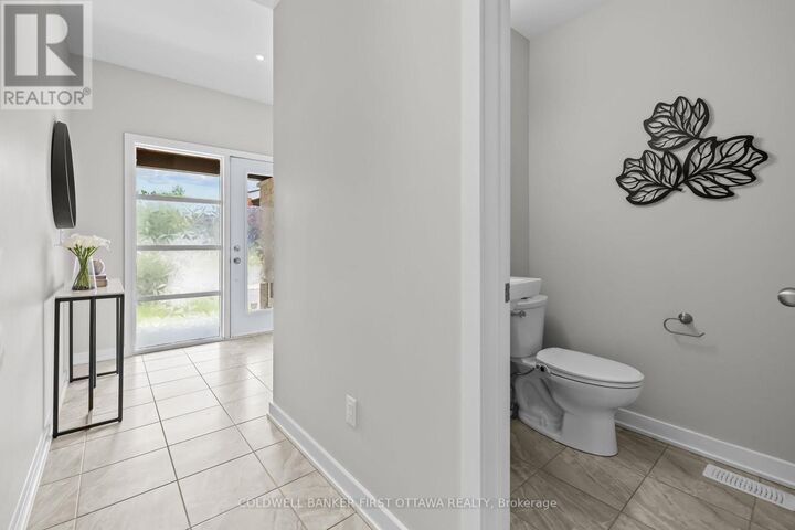 Photo de la propriété: 821 Quartet Avenue ON K1X 0C4