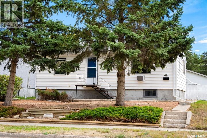 Property Photo:  1121 Horace Street  SK S4T 5L5 
