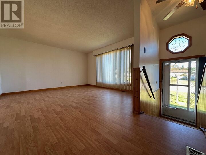 Property Photo: 4 East Grove Cres ON P0T 2W0