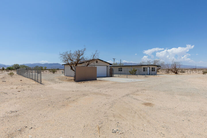 Property Photo: 84417 Amboy Road CA 92277
