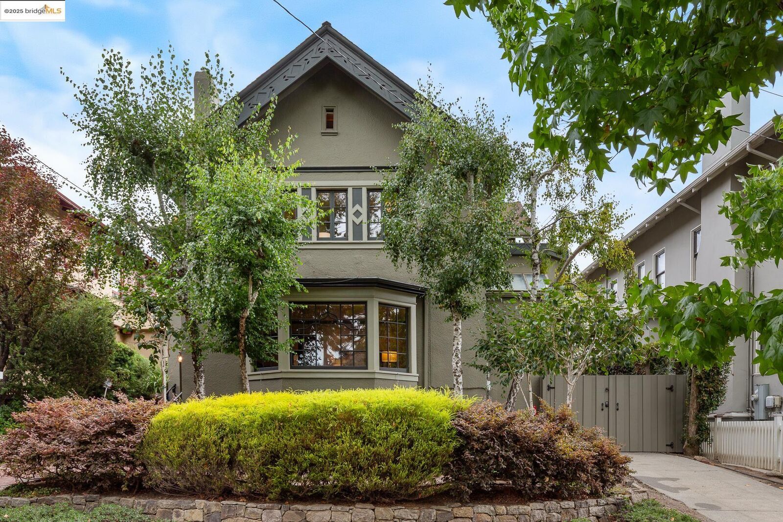 Property Photo:  2905 Piedmont Ave  CA 94705 