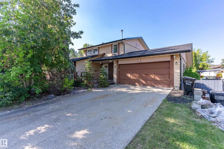 Property Photo:  11623 32A Avenue NW  AB T6J 3G6 