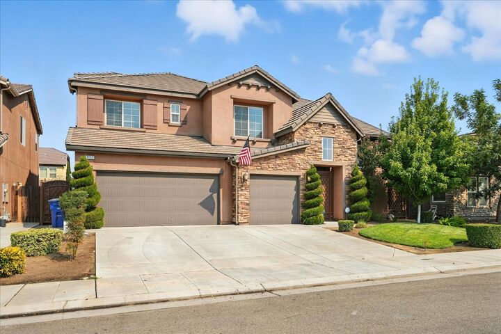 Property Photo:  1117 Encino Avenue  CA 93619 
