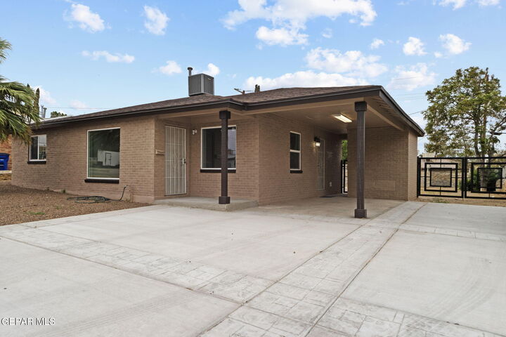Property Photo:  918 Argentina Street  TX 79903 