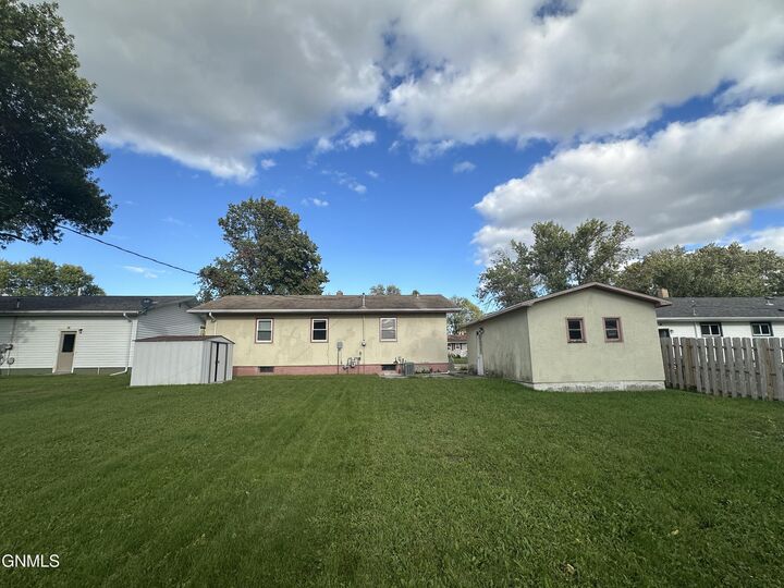Property Photo:  1627 4th Avenue NE  ND 58401 