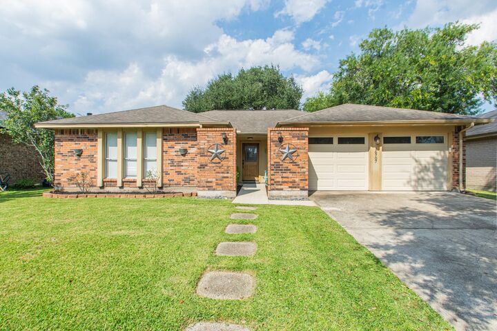 Property Photo:  16707 Schooners Way  TX 77546 
