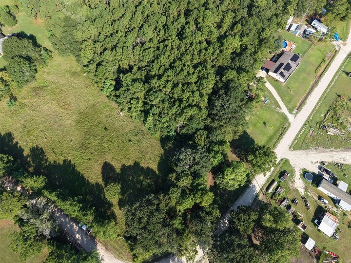 Property Photo: 19 Whispering Pines Road TX 77358