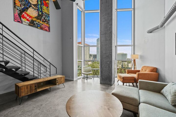 Property Photo: 2000 Bagby Street 5432 TX 77002