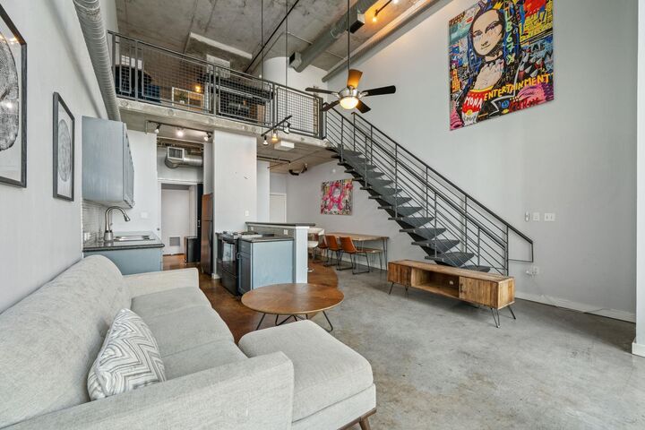 Property Photo: 2000 Bagby Street 5432 TX 77002