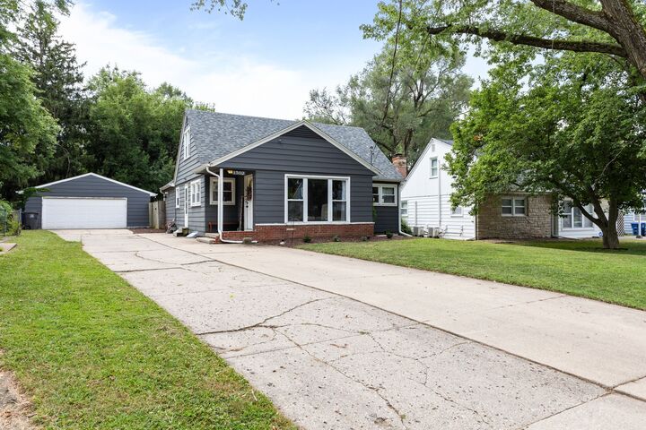 Property Photo: 1502 Linden Lane IA 50315