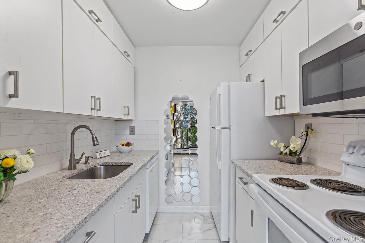 Property Photo:  150 Overlook Avenue 3K  NY 10566 