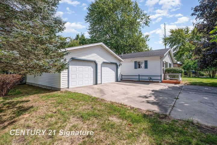 Property Photo:  2705 Weigl Road  MI 48609 
