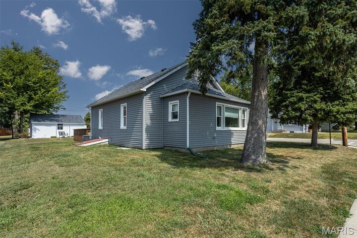 Property Photo:  119 5th Avenue  IL 62025 