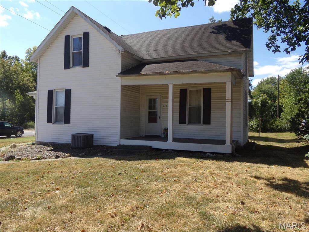 Property Photo:  619 S 4th Street  IL 62246 