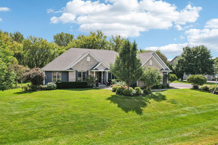 Property Photo: 460 E Red Pine Cir WI 53118