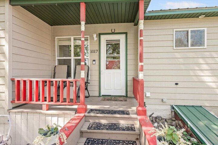 Property Photo:  1017 Oak Street  SD 57793 
